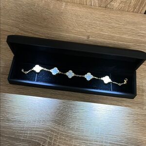 Elegant Gold and White Flower Bracelet